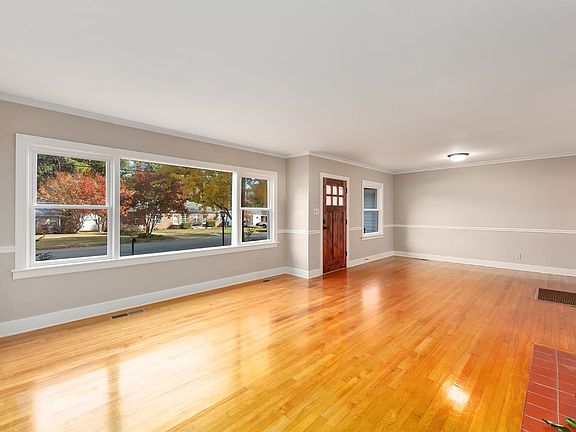 2nd image of 137 Shadowlawn Dr