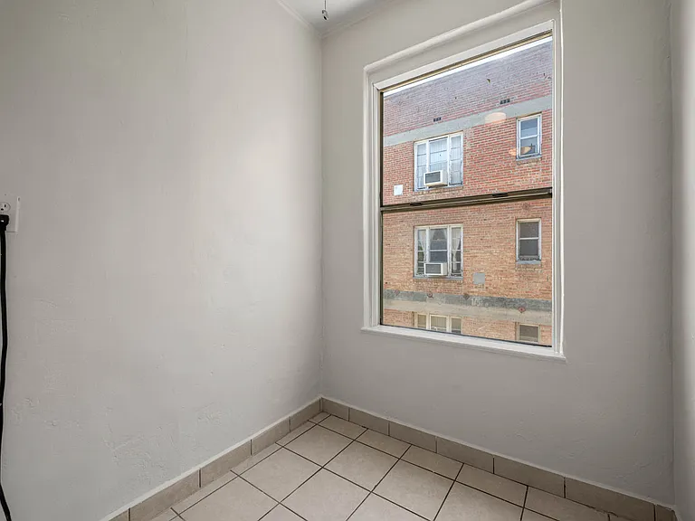 1610 N Normandie Ave — Photo 5