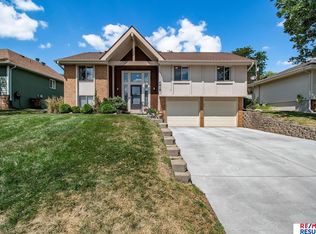 4818 Copper Hill Dr, Bellevue, NE 68157