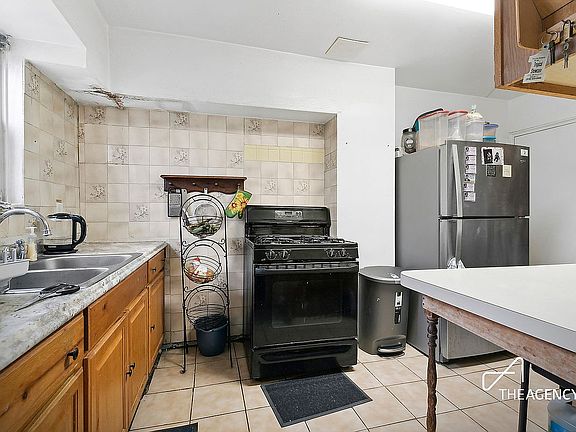 4th image of 4071 Murdock Ave