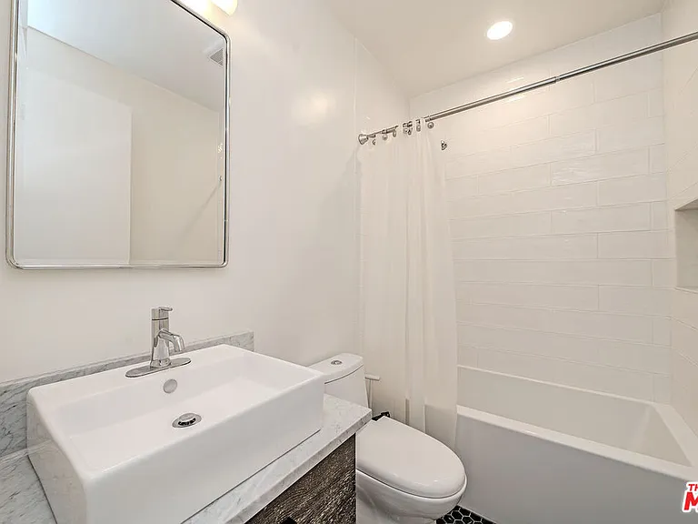 5430 Monroe St — Photo 12
