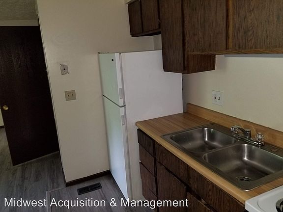 3rd image of 3057 Idylwilde Blvd APT 2B