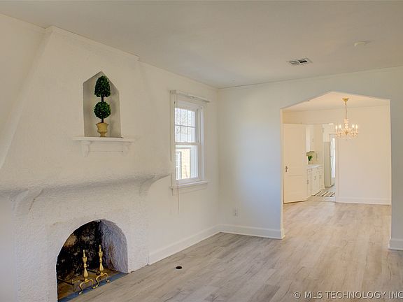5th image of 707 S Knoxville Ave
