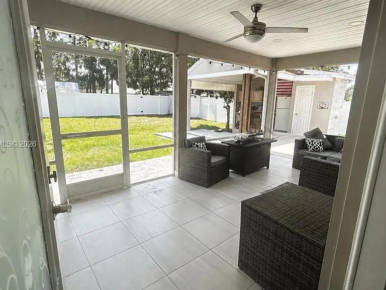 180 SW Voltair Ter — Photo 10