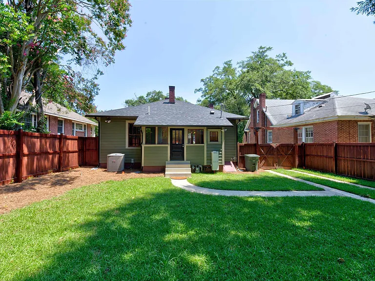 2405 Sumter St — Photo 31