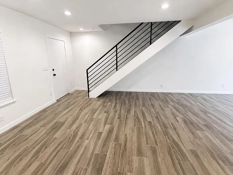 3853 Bixby Dr — Photo 3