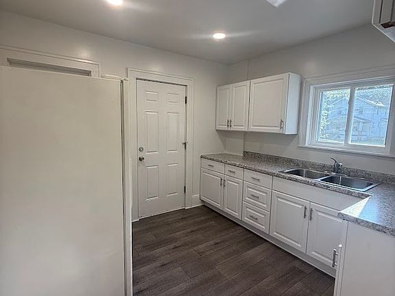 5th image of 560 Lovers Ln