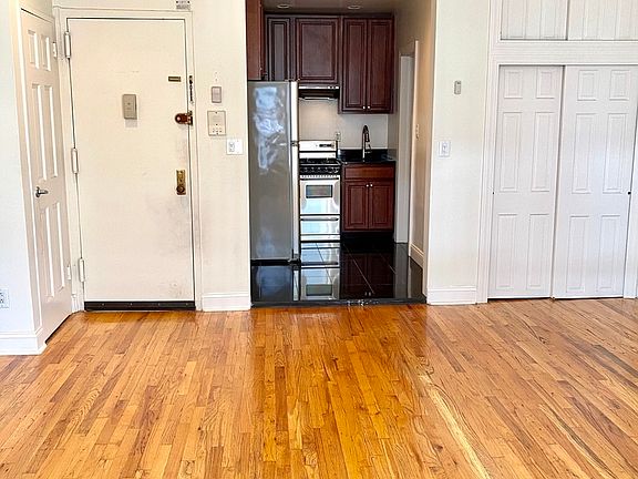 4th image of 141 W 80th St #5E