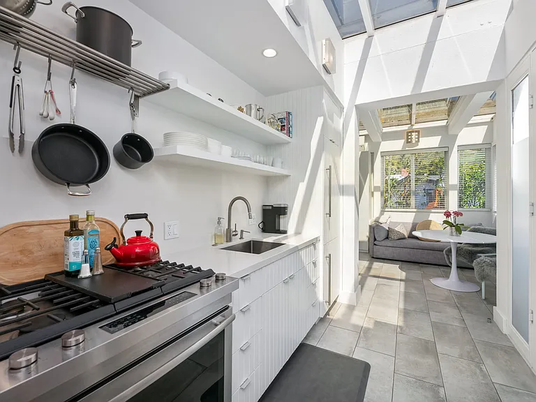 Studio kitchen great place to live and hang