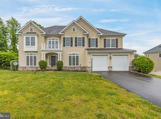 19201 Potomac Crest Dr, Triangle, VA 22172