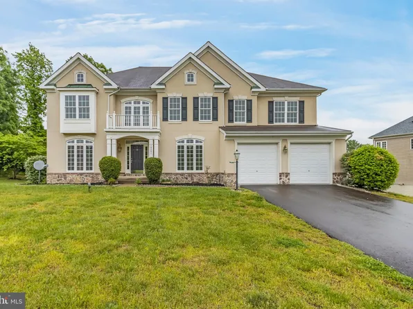 19201 Potomac Crest Dr, Triangle, VA 22172