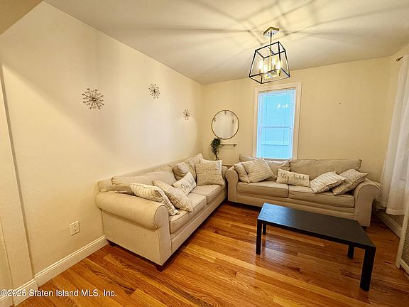3rd image of 181 McClean Ave