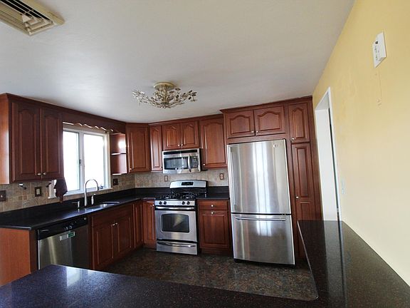 3rd image of 115 New Haven St #1