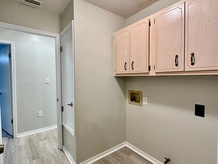519 E Timberlake Dr — Photo 12