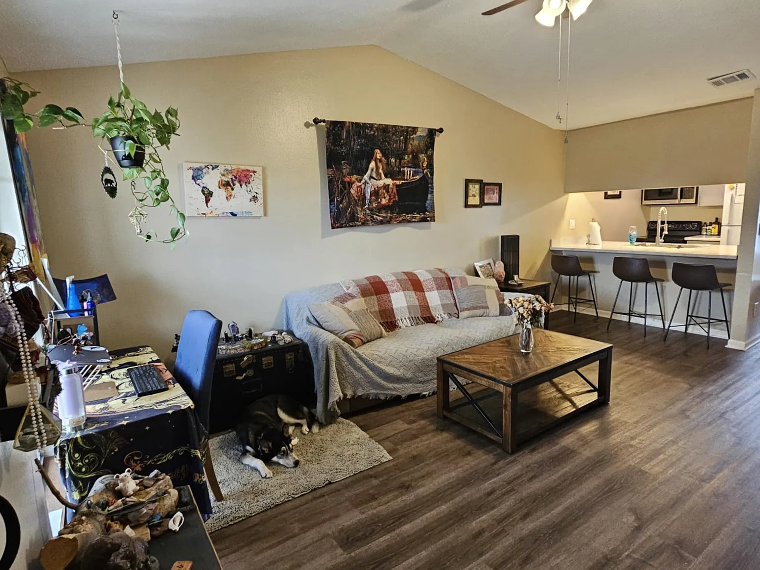 2 bed, 812 sqft, $1,345 — Photo 2