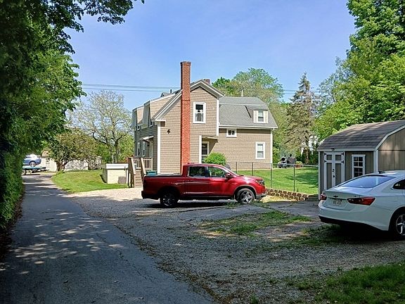 5th image of 210 Court St