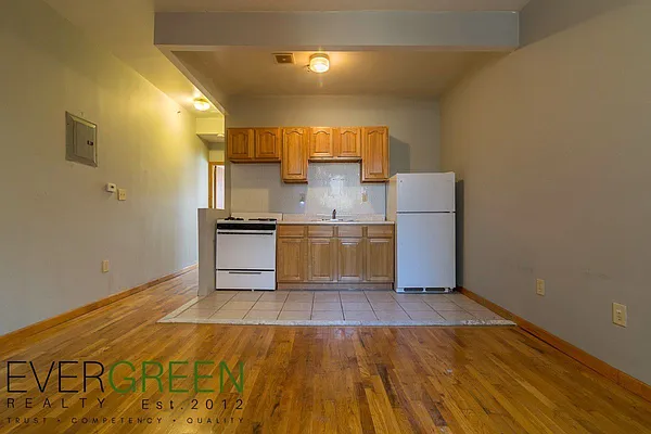 Rented by Evergreen Apartments BK | media 19