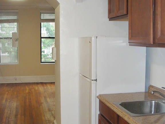 2nd image of 333 E 85th St #4C