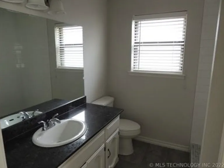 2516 W Richmond St — Photo 10