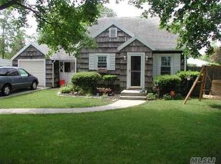 26 Lynwood Ave, Farmingville, NY 11738