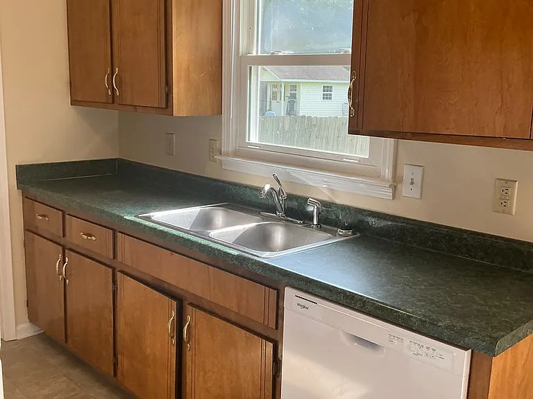 910 Dolphin Ln — Photo 9