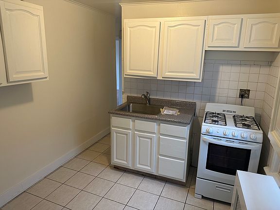 3rd image of 410 E 5th St #W