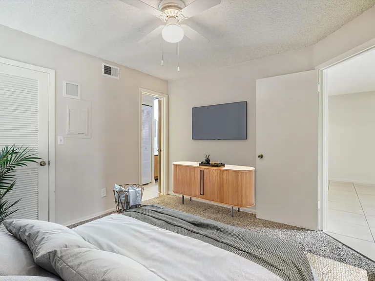 One Bedroom - 1 Bed / 1 Bath - 548 Sq.Ft.