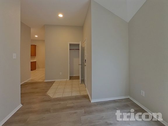 4th image of 1228 Artesia Dr