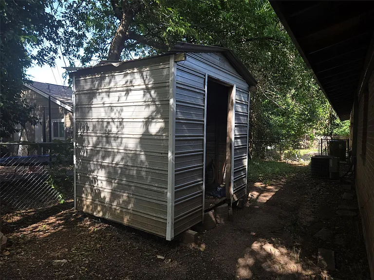 8910 Little Walnut Pkwy #B — Photo 23