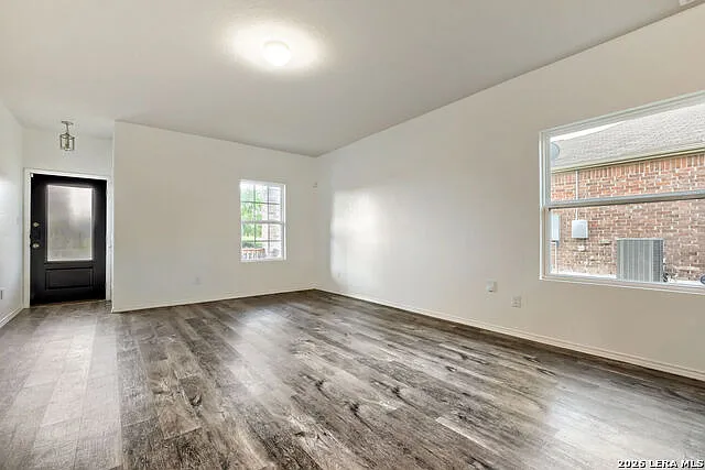 3 bed, 2.5 bath, 2065 sqft, $1,995 — Photo 4