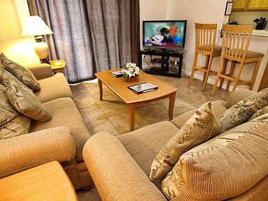 RP3T519LM-living-area-with-flat-screen-tv