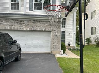 707 Red Oak Ct, Naperville, IL 60563