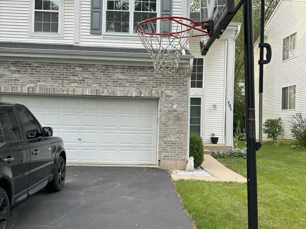 707 Red Oak Ct, Naperville, IL 60563