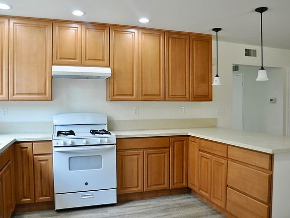 4th image of 6900 Gross Ave