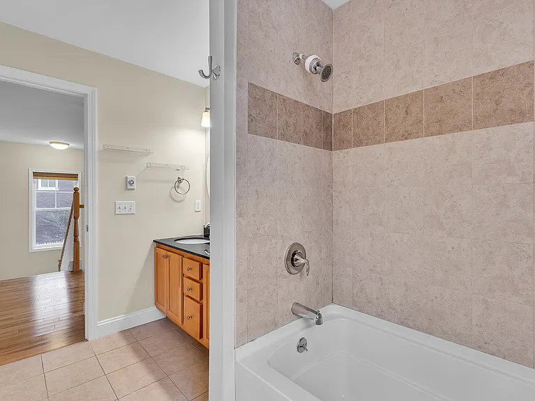366 Colchester Ave — Photo 30