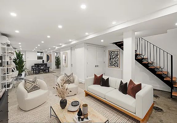 5th image of 979 Lafayette Ave #1