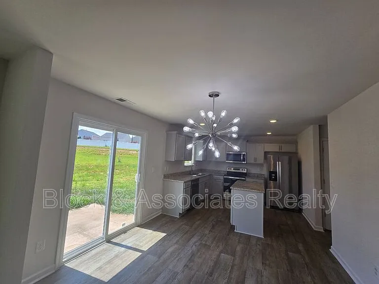 310 Beresford Way — Photo 6