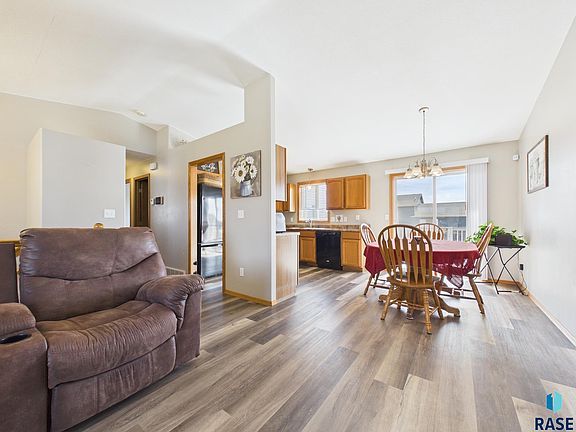 2nd image of 4117 W 92nd St