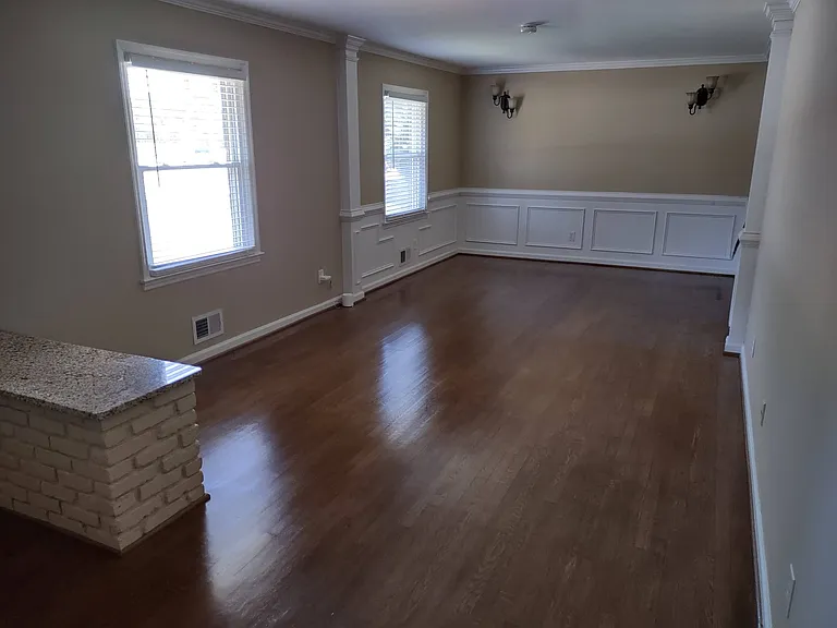 Foyer / Dining room