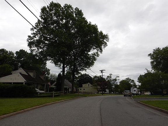 4th image of 1075 Ringwood Ave