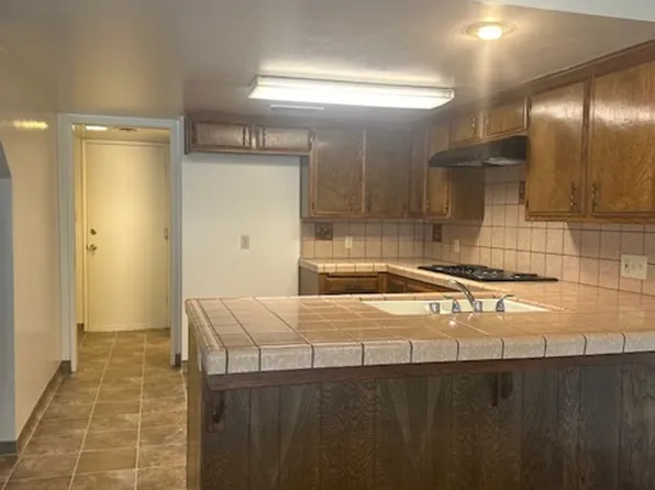 2800 Barrington St APT B, Bakersfield, CA 93309