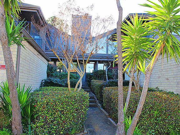5th image of 18142 Bal Harbour Dr