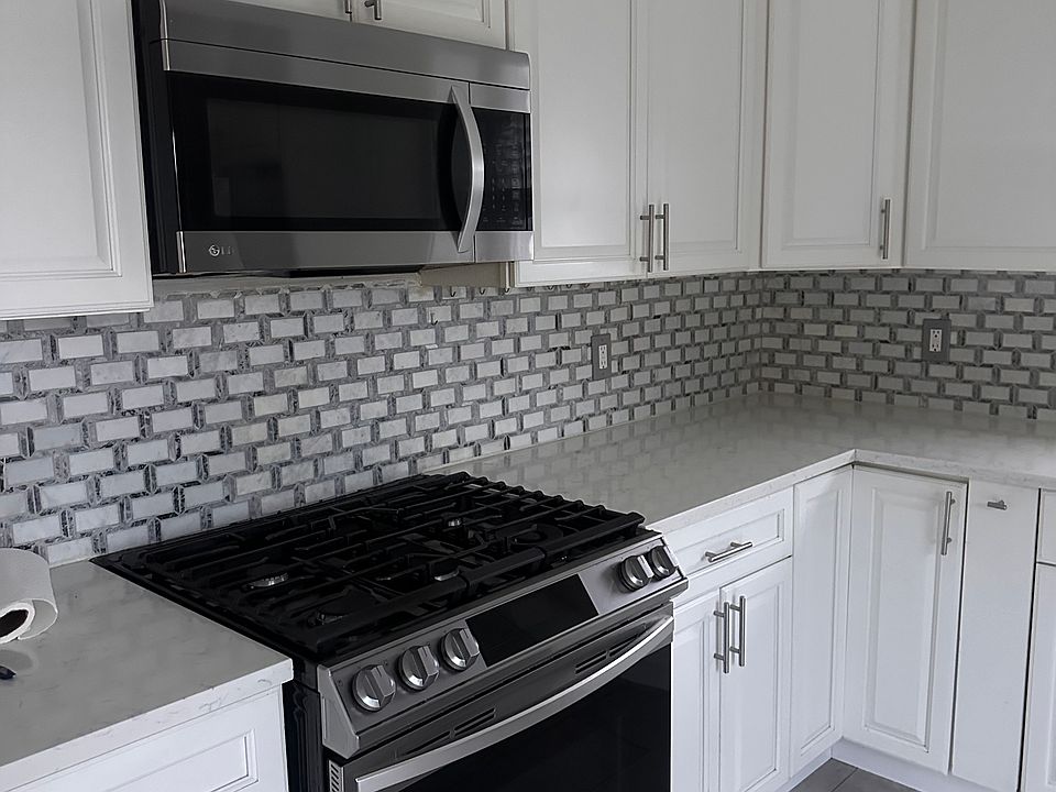 1st image of 765 Midland Ave #2A