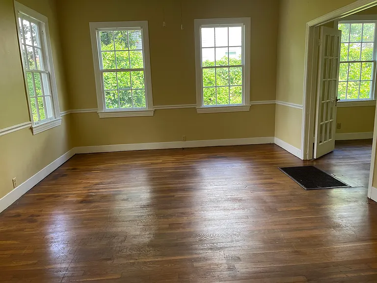 619 Europe St — Photo 2