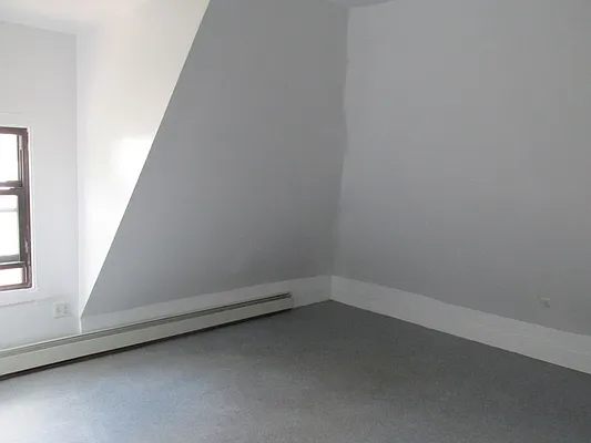 Rented by Windsor Homes Realty Corp | media 59