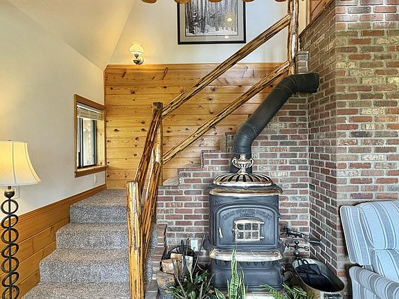 3rd image of 194 Canyon Pines Way
