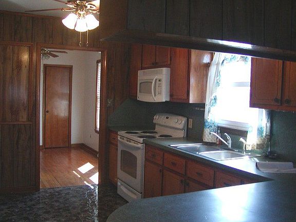 4th image of 521 Armstead Ave
