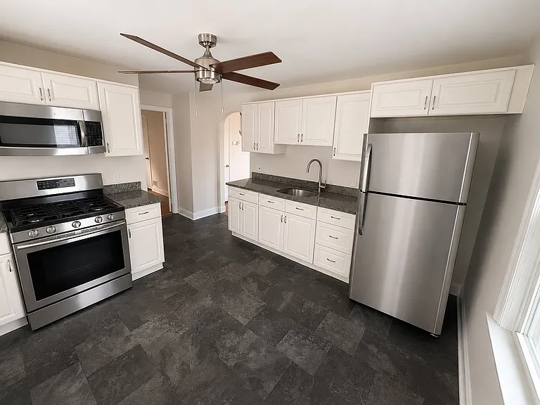 164 Beechwood Ave — Photo 6