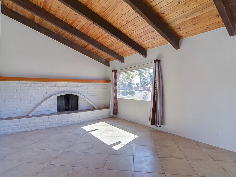 7640 Spencer St — Photo 5
