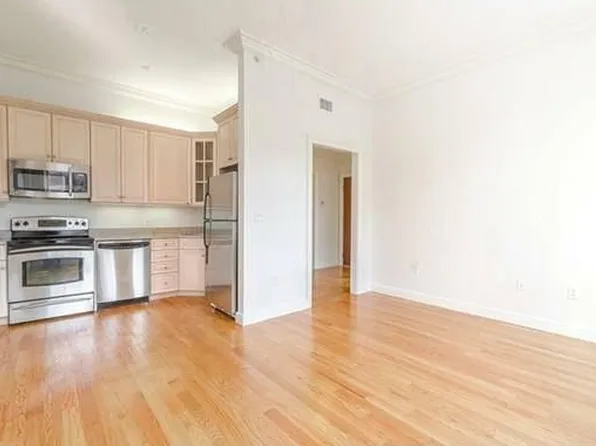 421 Hanover St APT 23, Boston, MA 02113